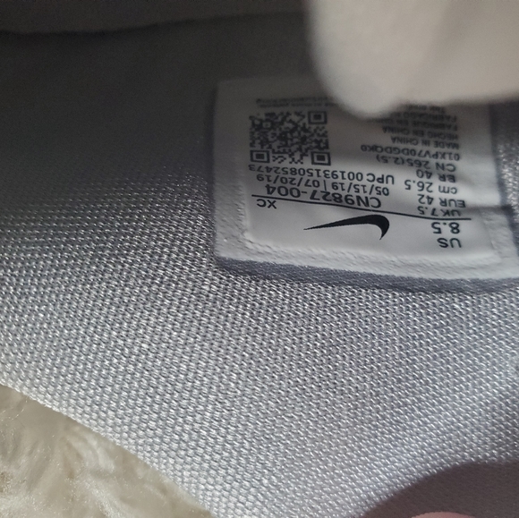 Nike - Picture 4 of 6